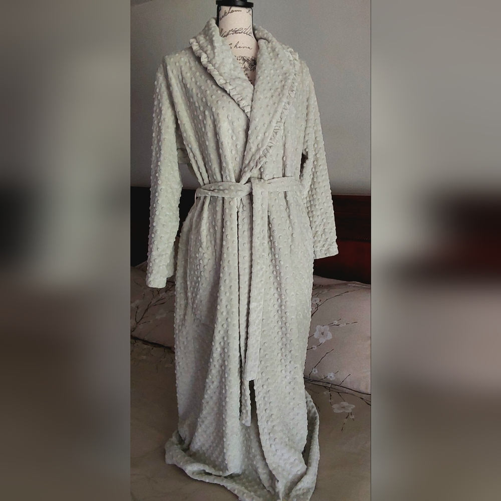 Karen Luu Home Couture soft green Retro oversized long robe, size XS